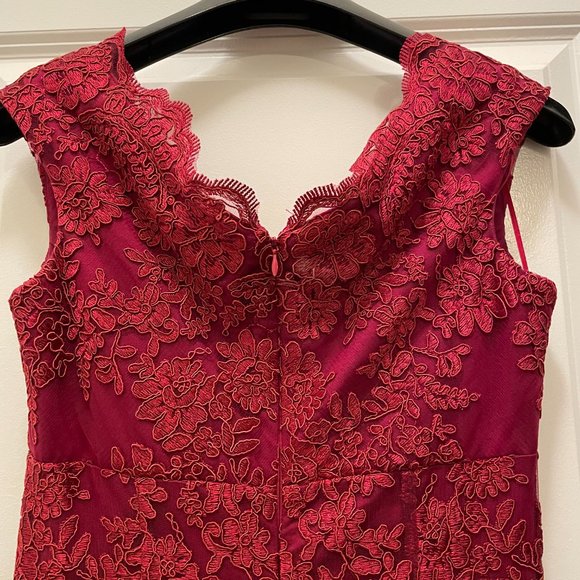 QUIZ long lace dress (Size 4) - Picture 4 of 4